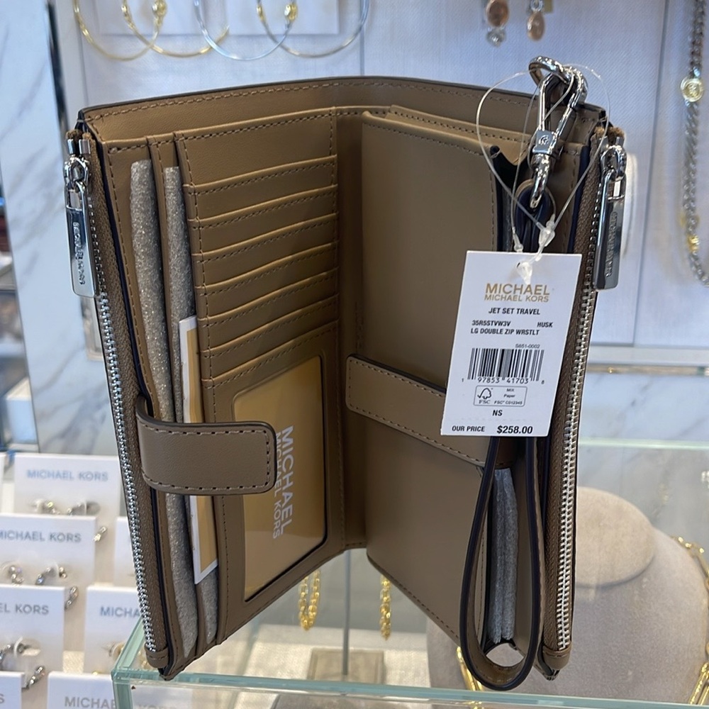 MICHAEL KORS
Jet Set Large Logo Signature Double-Zip Wristlet-Wallet-Phone Case - Picture 12 of 16